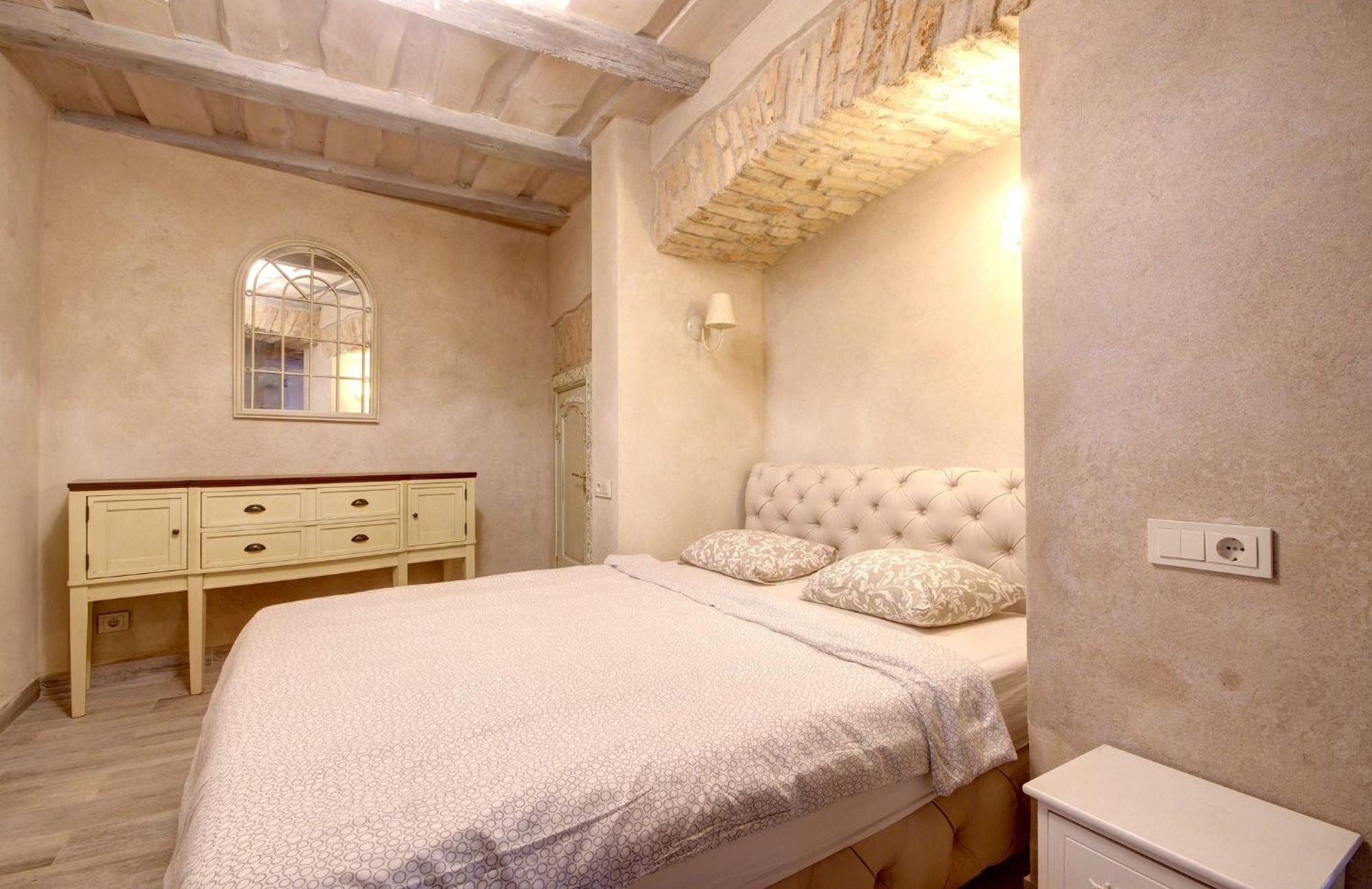 Historical Apartments X Free Parking Self Check In 24X7 By H&H 빌뉴스 외부 사진